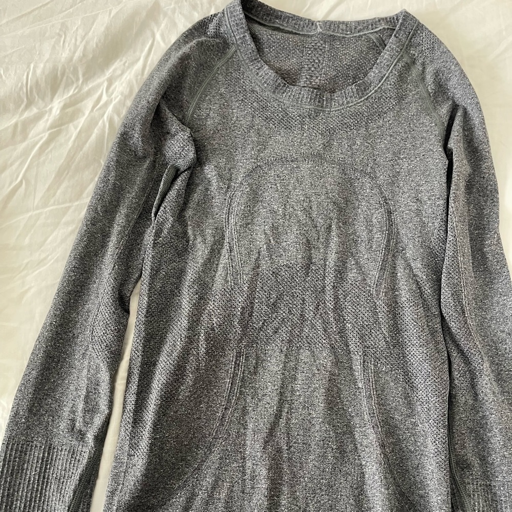 Lululemon Long Sleeve Shirt - Picture 4 of 5